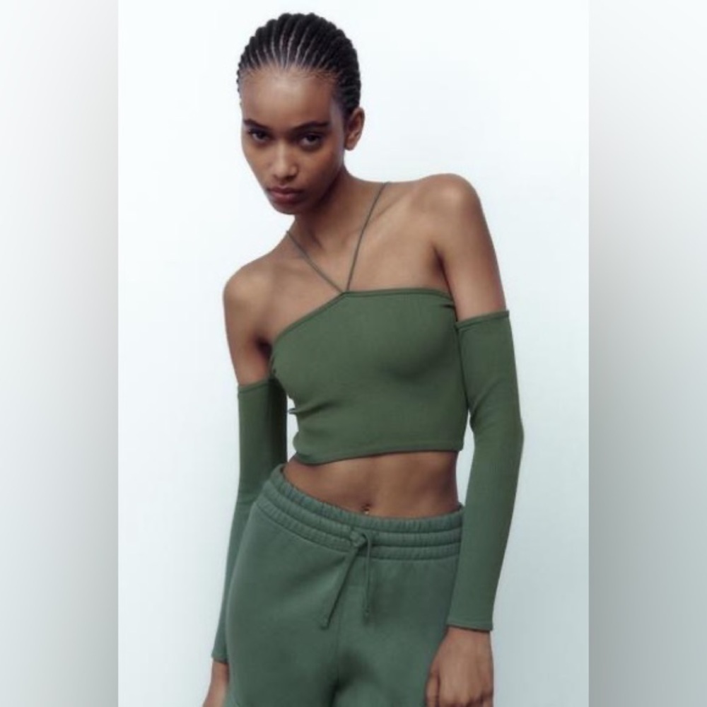 NWT - ZARA - Green ribbed Open shoulder Cropped top. M/L